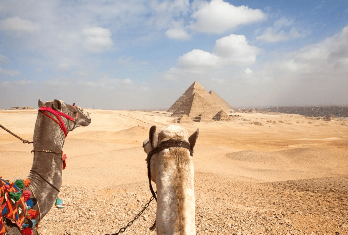 The Great Sphinx and the atmosphere of the Giza Plateau
